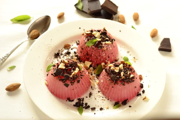 Wassermelonengelee mit Schokolade und Mandeln — Stockfoto