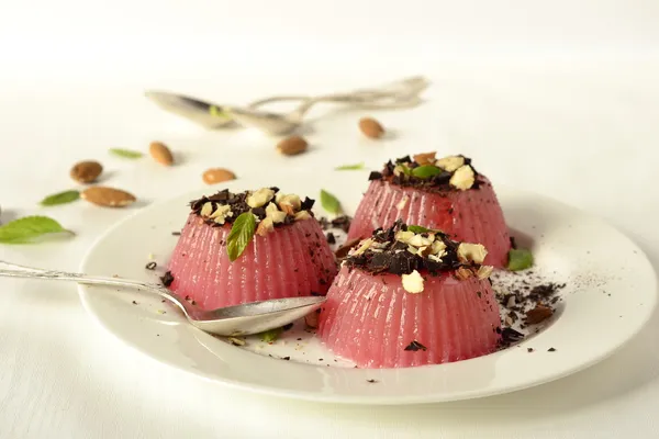 Gelatina di angurie con cioccolato e mandorle — Foto Stock