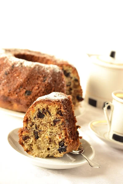 Pudding med torkad frukt, nötter och kaffe, cupcake — Stockfoto