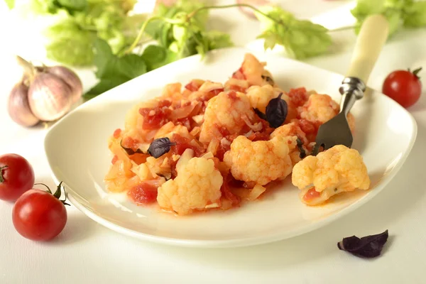 Bloemkool met tomatensaus — Stockfoto