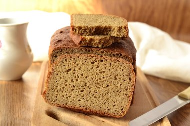 Çavdar-buğday ekmek tahtası ahşap fırından yeni çıkmış