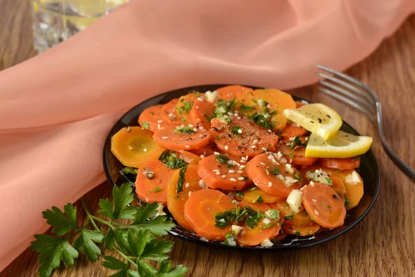 Baharat ile turşu havuç