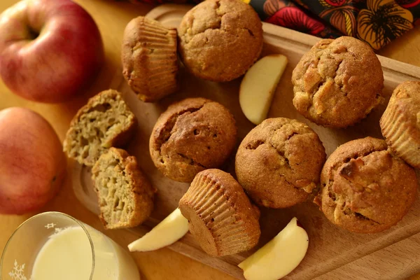 Muffins com maçãs — Fotografia de Stock