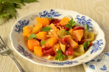 Fırında kabak domates ile