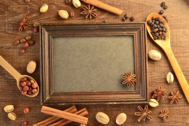 çeşitli baharatlar ve metin için yer ile kurulu