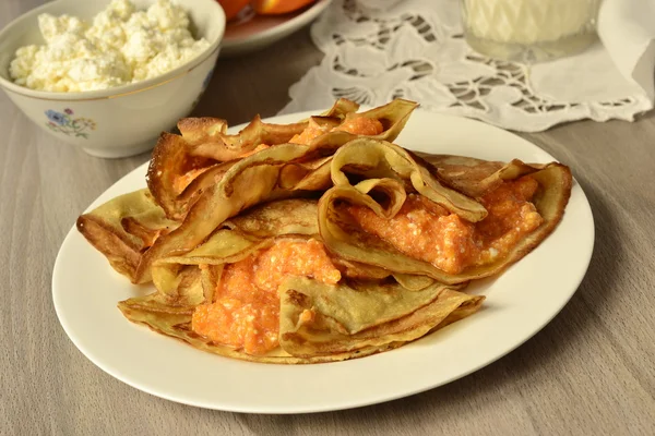 ince krepler kabak ve süzme peynir krema ile doldurulmuş