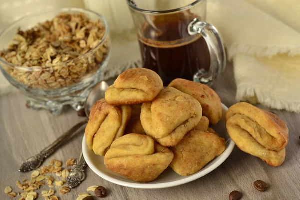 Cookie-kat, kávé, müzlit és tej reggelire — Stock Fotó