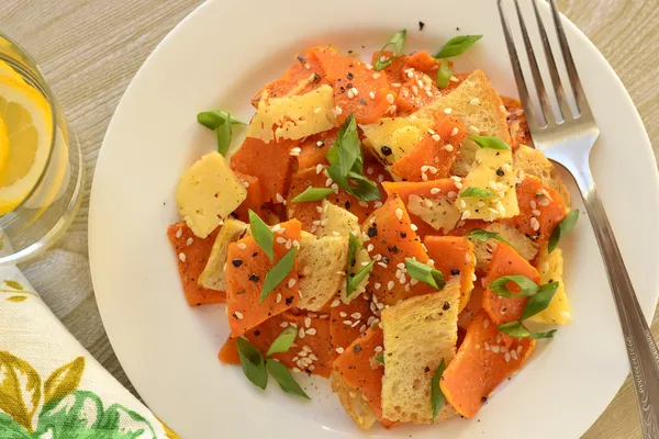 Pumpkin salad with cheese and crisps — Stock Photo, Image