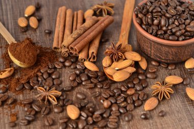Kahve çekirdekleri ve baharatlar