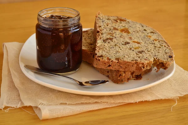 Whole wheat bread with strawberry jam, toast — Stock Photo, Image