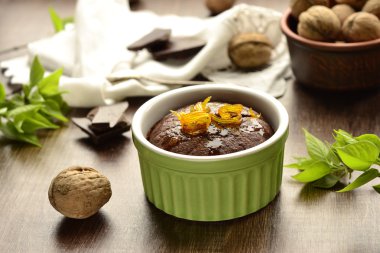 çikolata ve fındık puding