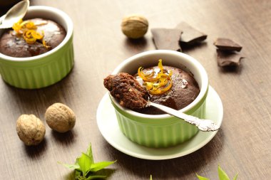 çikolata ve fındık puding