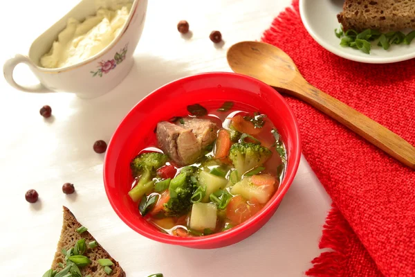 Gemüsesuppe mit rotem Fisch — Stockfoto