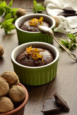 çikolata ve fındık puding