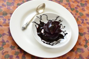 pancar çikolata balzamik sos ile