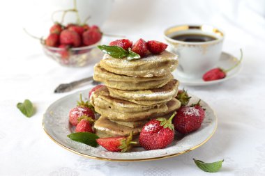 Kepekli kek çilek ile