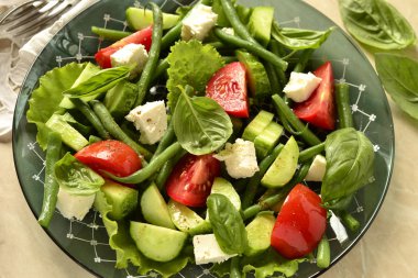 beyaz peynir ile Akdeniz salatası