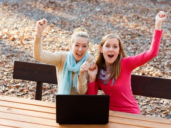 Successful young women — Stockfoto