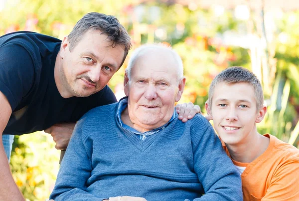 Mannelijke familieleden — Stockfoto