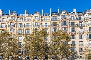 Paris, New York Bulvarı güzel binalar, rıhtımda lüks bir mahalle, Seine nehri manzaralı.