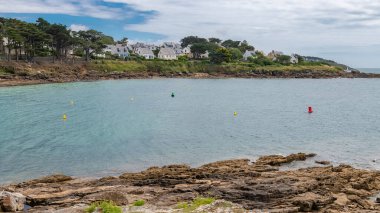 Brittany 'de Arzon, Morbihan körfezinin girişinde güzel bir sahil.