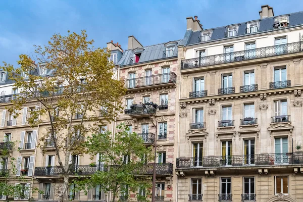 Париж Красивые Здания Бульвар Вольтер Районе — стоковое фото