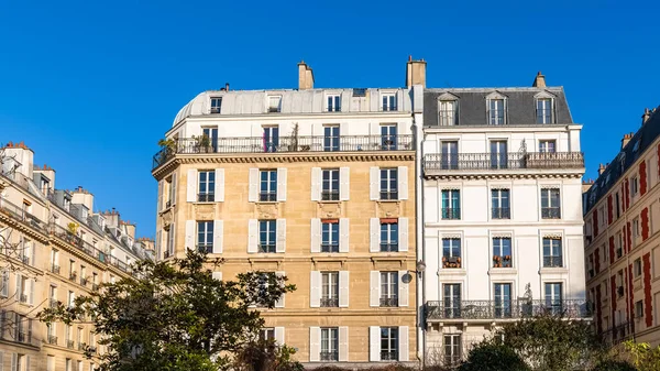 Paris Fachada Típica Belo Edifício Com Telhados Antigos Zinco Rue — Fotografia de Stock