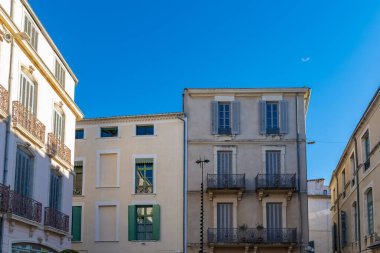 Nimes in Franc, tarihi merkezde eski cepheler, tipik binalar