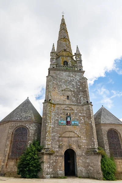 ブルターニュのカルナック市 聖コーネリー教会 美しい記念碑 — ストック写真