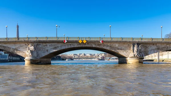 Parigi Ponte Invalides Sulla Senna Con Torre Eiffel Sullo Sfondo — Foto Stock