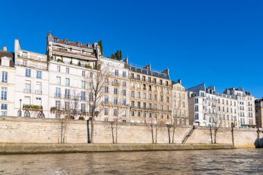 Paris, güzel cepheler d 'Orleans, Saint-Louis' de, kışın güneşli bir gün.