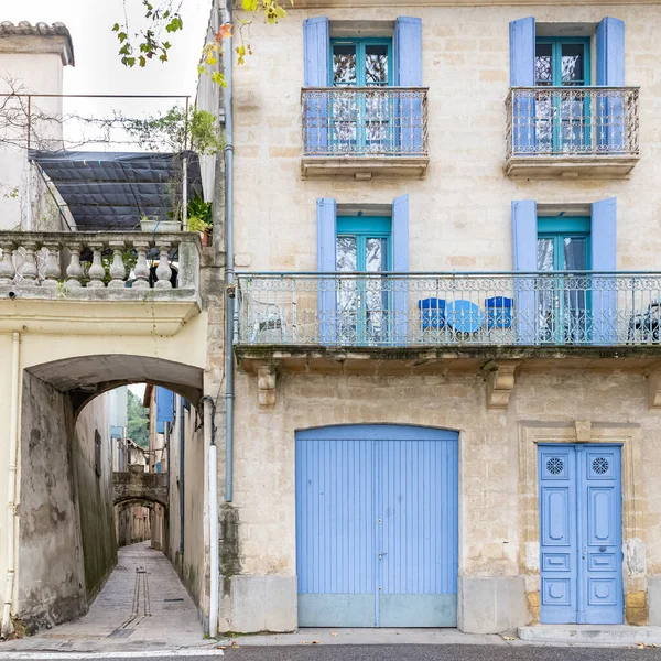 Sommieres Středověká Vesnice Francii Pohled Typickou Ulici Domy — Stock fotografie