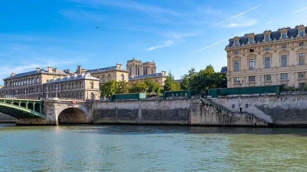 Paris Notre Dame Köprüsü Manzarası Arka Planda Katedral Olan Ile — Stok fotoğraf