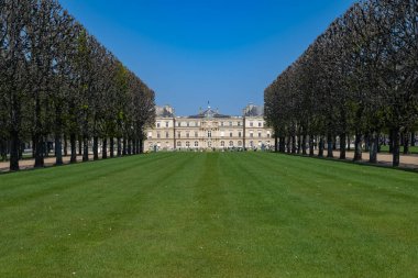Paris, Lüksemburg bahçesindeki Senat, 6e meydanında, merkezde şık bir bölge.