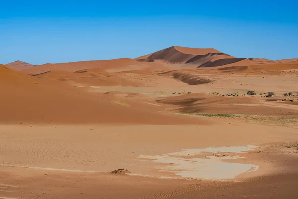 Namibië Namibische Woestijn Witte Klei Dead Valley Rode Duinen Achtergrond — Stockfoto