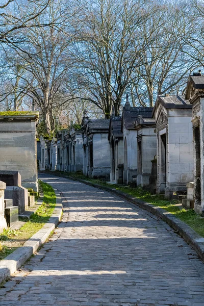 Париж Кладбище Пер Лашез Мощеная Аллея Могилами Зимой — стоковое фото