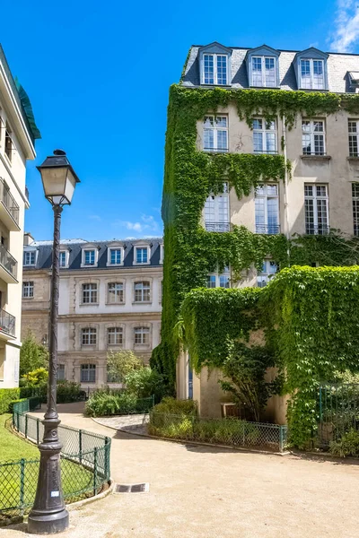 Paris Typical Buildings Marais Center French Capital Public Garden — Stock Photo, Image