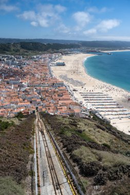Naziler, Portekiz 'deki sahil beldesi, yaz boyunca, hava manzaralı.