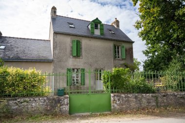 Morbihan Körfezi 'ndeki Arz Adası, Fransa, köyde tipik bir ev.