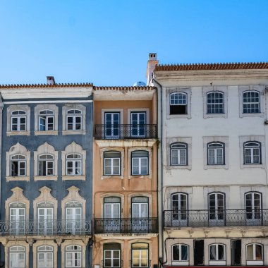 Coimbra, Portekiz 'in güzel şehri, tarihi merkezde tipik evler.
