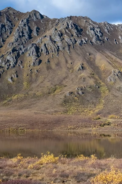 Yukon Kanadě Divoká Krajina Podzim Tombstone Parku Dempster Highway Jezerem — Stock fotografie