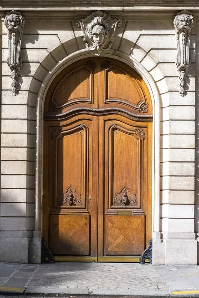 París Una Antigua Puerta Esculpida Hermosa Fachada Barrio Lujo —  Fotos de Stock