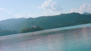 Bled Gölü üzerinde Katolik kilisesi olan küçük bir ada.