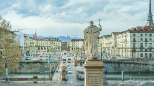 Historical Monument Stands Street Heavy Traffic Turin Beautiful Architecture Vintage — Stock Video