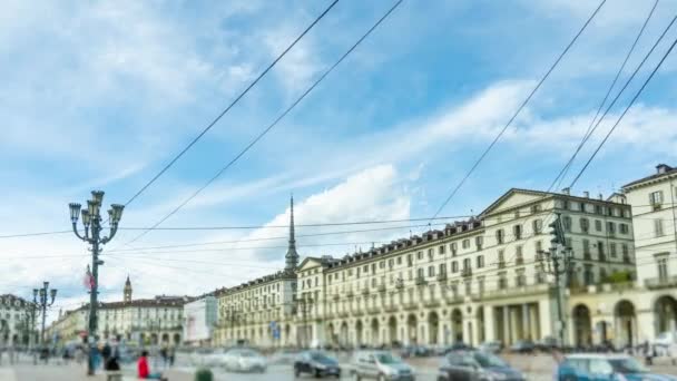 Tráfico Edificios Históricos Gente Agolpan Calle Central Turín Arquitectura Italiana — Vídeos de Stock