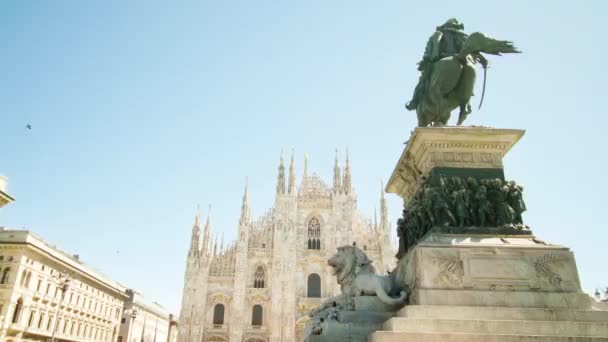 Milan Italy April 2022 Historical Monument Built Square Duomo Blue — Stockvideo
