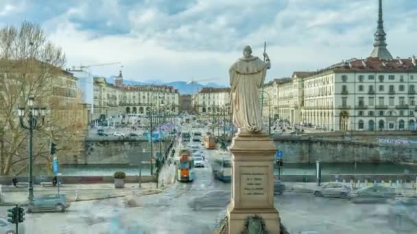 Turin Italy April 2022 Historical Statue Bridge Heavy Traffic Turin — Wideo stockowe