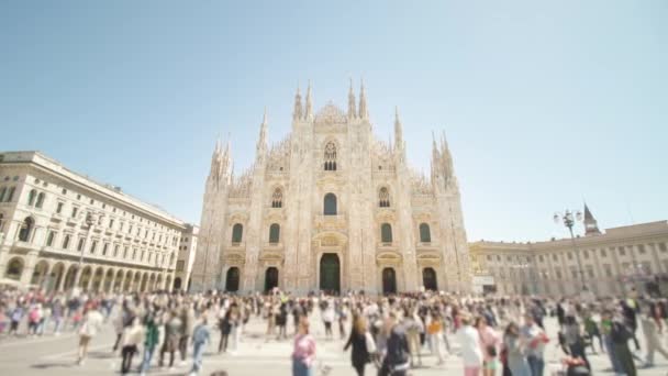 Milan Italy April 2022 People Walk Square Duomo Center Milan — Stockvideo
