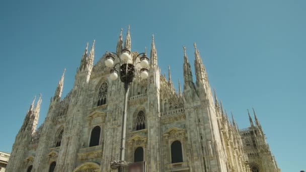 Milan Italy April 2022 Street Lantern Installed Square Duomo Milan — стоковое видео