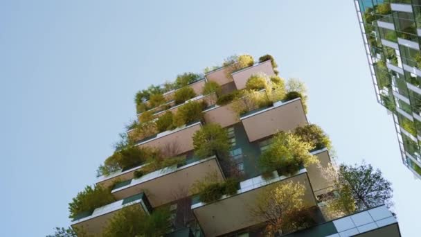 Milan Italy April 2022 High Rise Glass Buildings Lush Greenery — Stockvideo